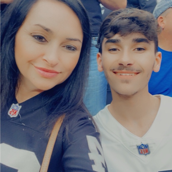 Meet your Posher, Jennifer - Picture 3 of 3